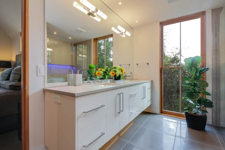 Modern Bathroom White Floating Vanity