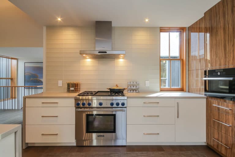 Modern Kitchen High Gloss Wood Grain Cabinets