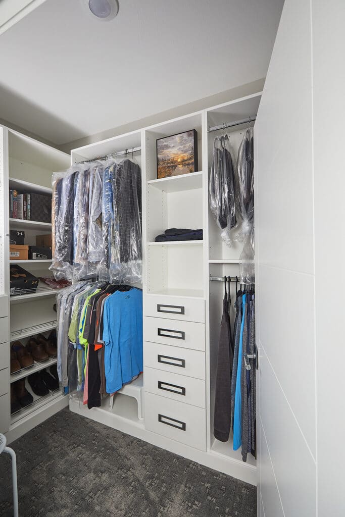 Dreamwood Contemporary His Closet